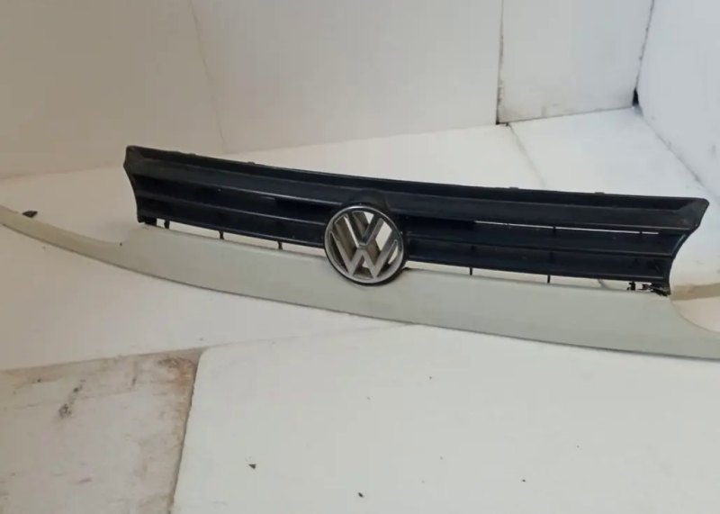 Přední maska nárazníku VW Golf 3